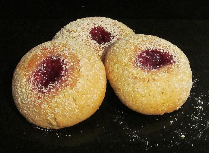 Mini Jammy Cakes